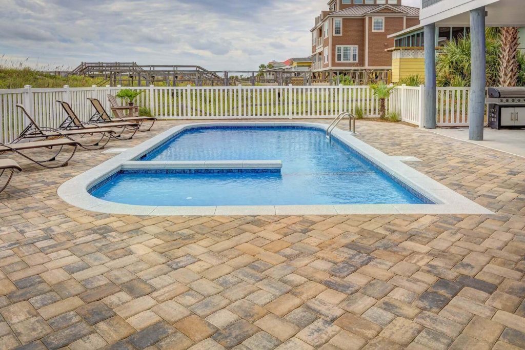 Pros & Cons of Multi-Colored Patio Pavers
