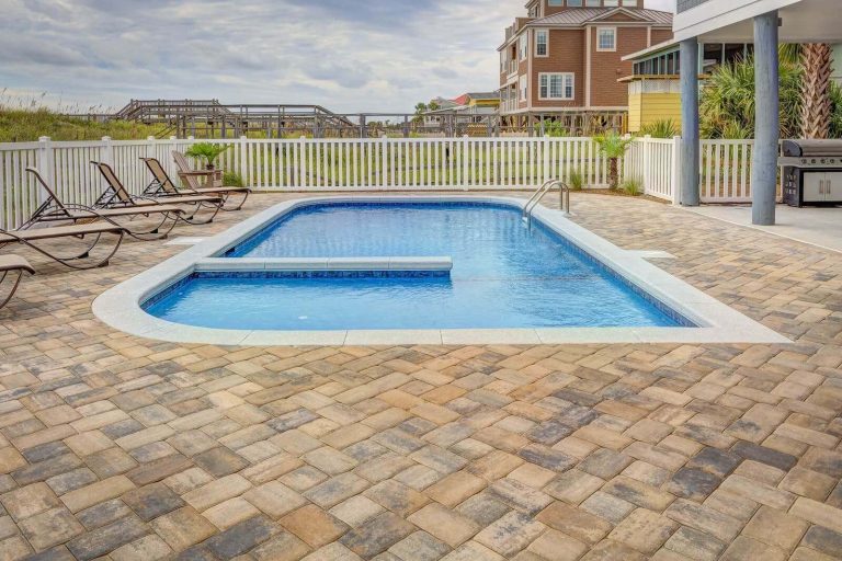 Pros & Cons of Multi-Colored Patio Pavers